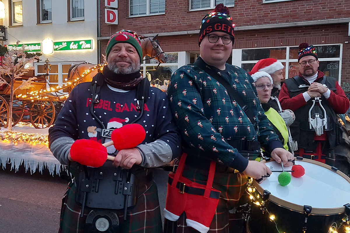 Lichter und Kostüme beim Umzug durch Jülich